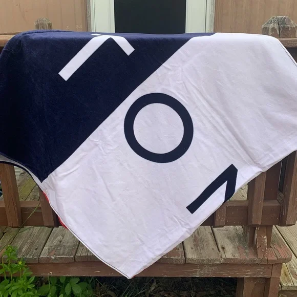 Tommy Hilfiger Beach Towel - Picture 2 of 2